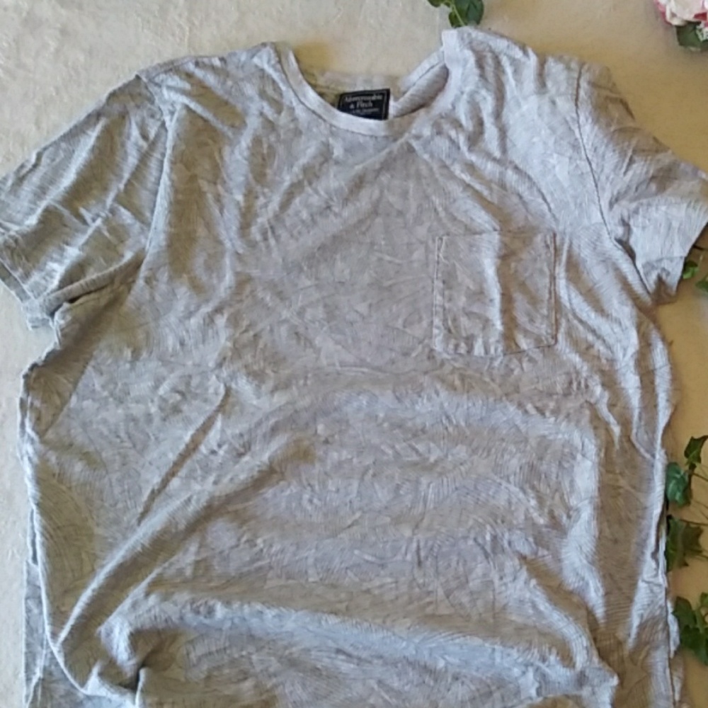 Abercrombie & Fitch grey leaf print pocket tee